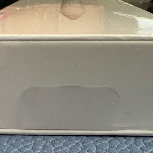 Apple iPad Air 3 Bundle - Picture 12 of 14